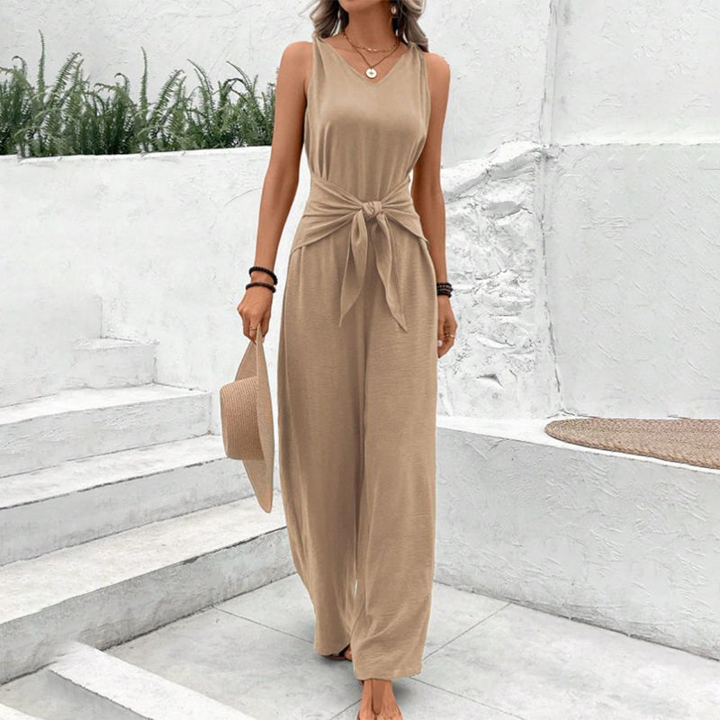 Jumpsuit mit V-Ausschnitt und Taillenbinde
