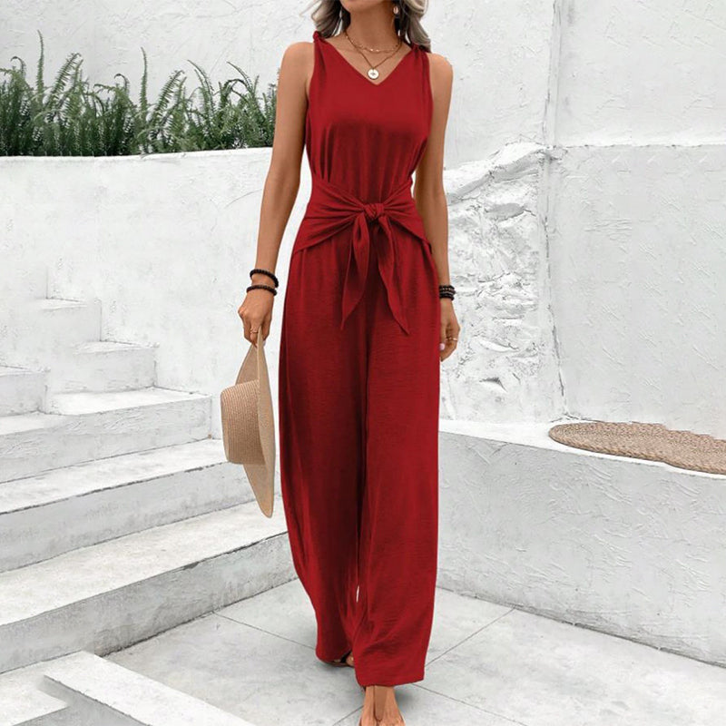 Jumpsuit mit V-Ausschnitt und Taillenbinde