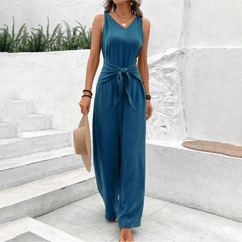Jumpsuit mit V-Ausschnitt und Taillenbinde
