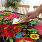Mexikanische Tischdecke mit Blumenmuster und Wellenrand
