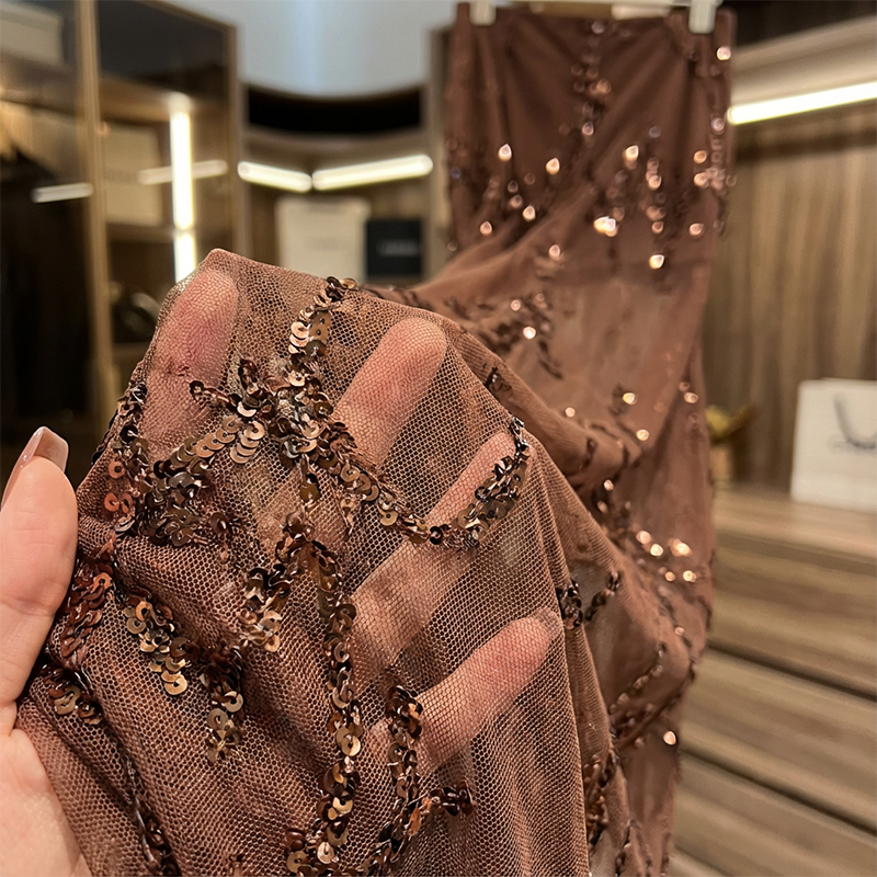 Hoch taillierter Mesh-Rock mit Pailletten