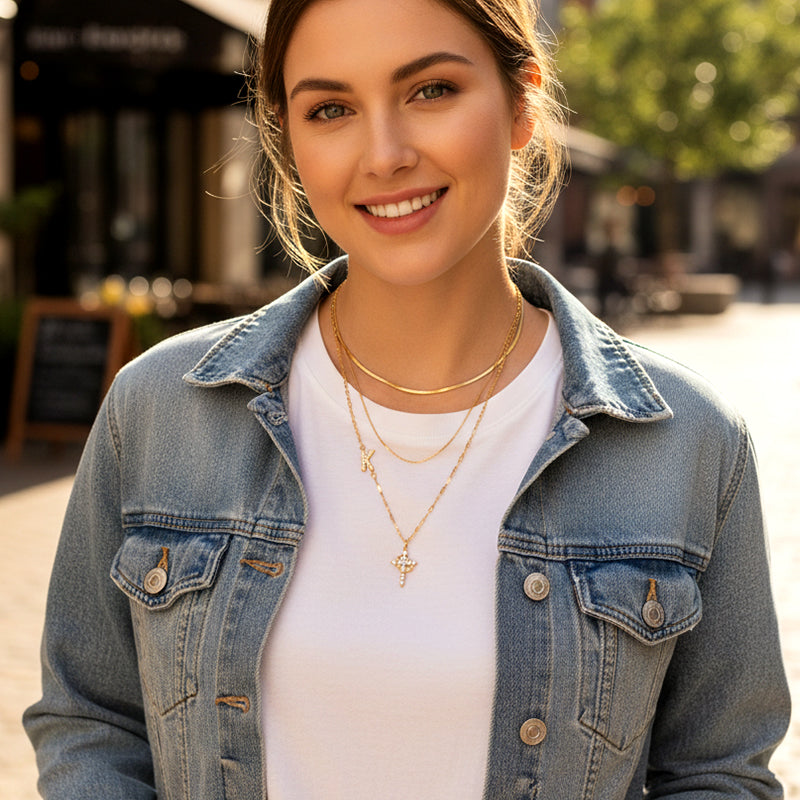 🔥🎉Zarte Blütenblatt-Kette mit Initialen-Anhänger🌸