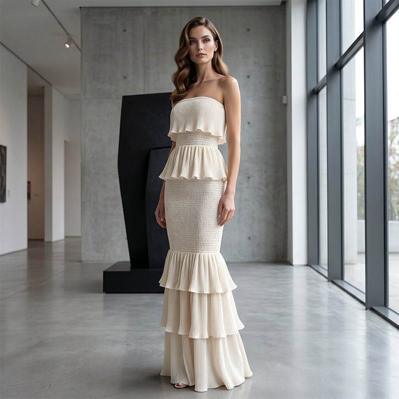 Trägerloses Damen Stufenkleid mit Rüschen – Gesmoktes Bandeau Sommerkleid