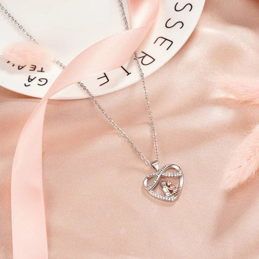 Modische Damen-Herzkette mit Herzanhänger „I Love You Forever“ – Romantische Halskette mit funkelndem Strass